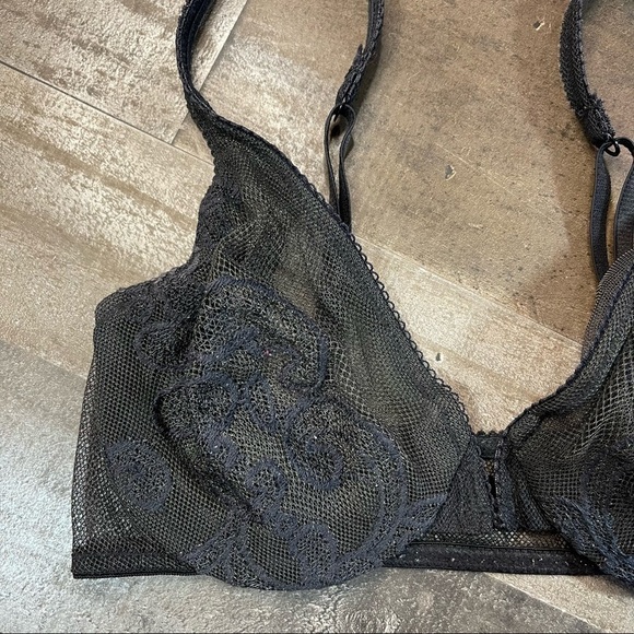Vintage Victoria’s Secret Black Lace Bra 34C - Picture 2 of 9